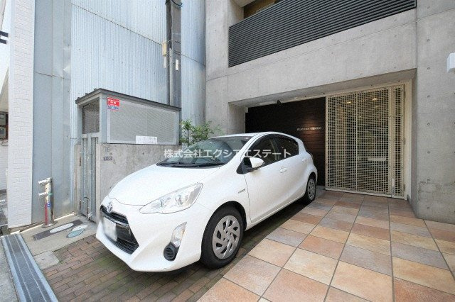 ＦＬＡＴ　ＩＮＮ　ＵＥＳＨＩＯの駐車場