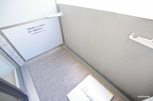 エスリード福島WEST　仲介手数料無料のバルコニー