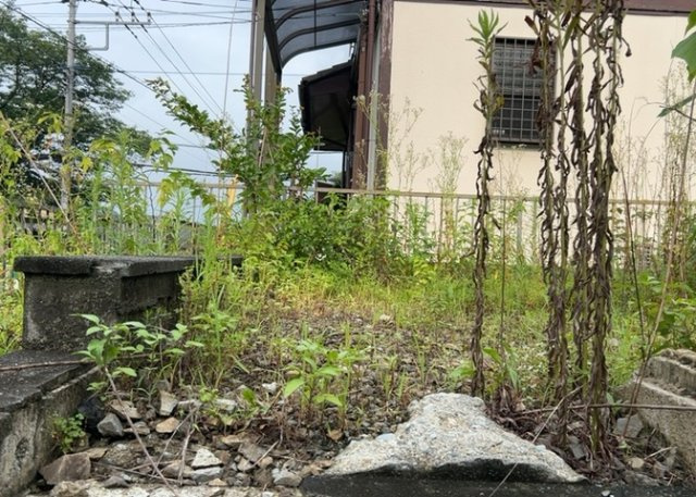 【外観】 | 土地購入を検討されている場合、境界杭がない状態で購入してしまうと境界確定測量をする必要があり、費用がかかります。購入の前に、売主、隣土地所有者立ち合いのもと境界を確定し境界杭を設置するのがベストです。