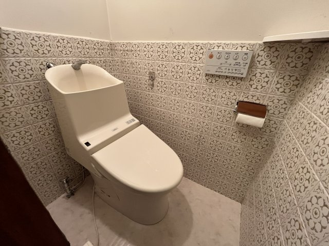 コンパクトで使いやすいトイレです♪