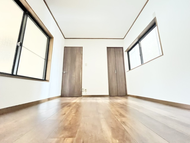 中野町戸建の洋室