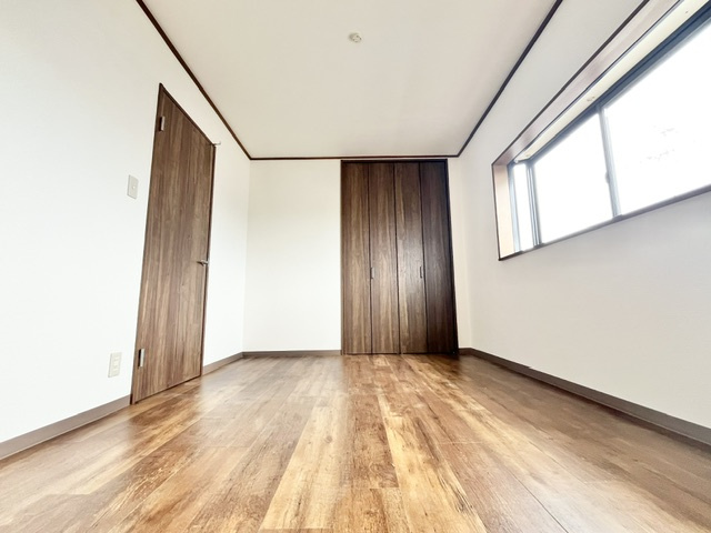 中野町戸建の洋室