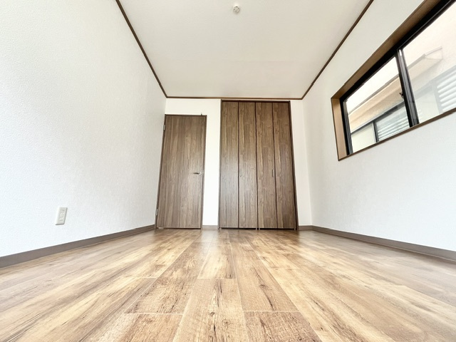 中野町戸建の洋室