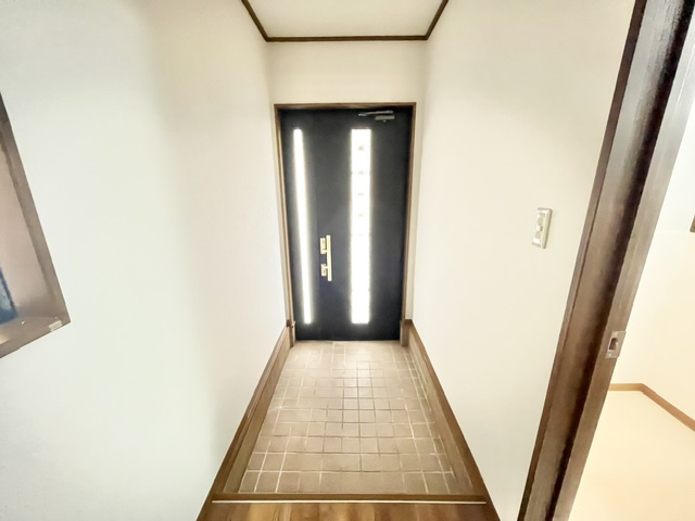 中野町戸建の玄関