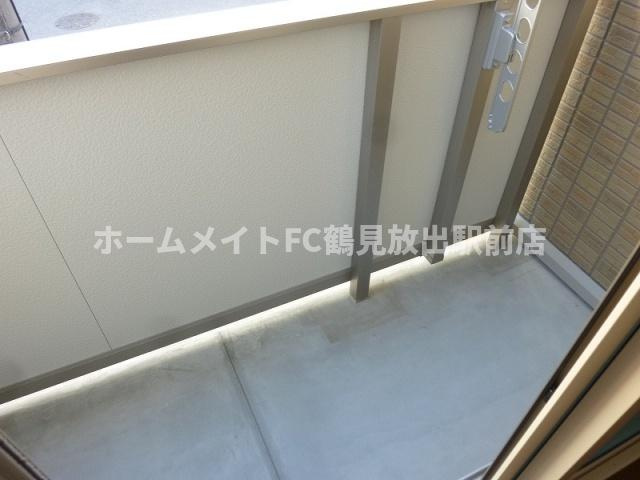 大阪市城東区諏訪２丁目のハイツのバルコニー
