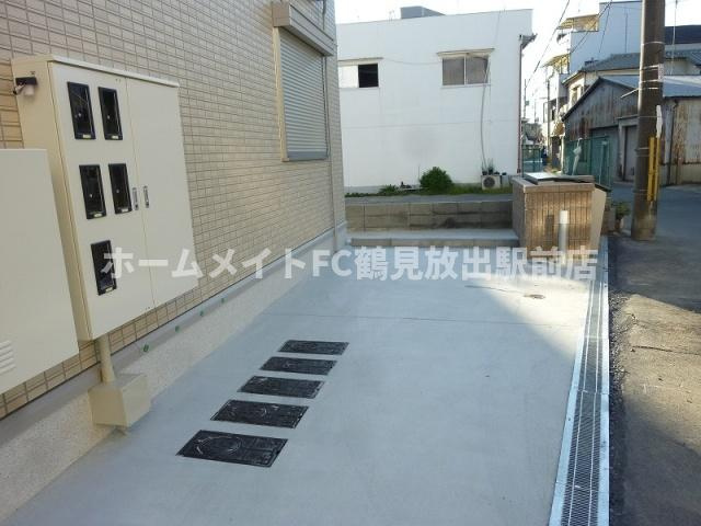 大阪市城東区諏訪２丁目のハイツの駐車場
