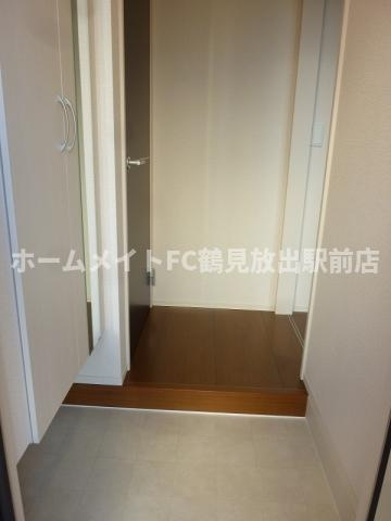 大阪市城東区諏訪２丁目のハイツの玄関