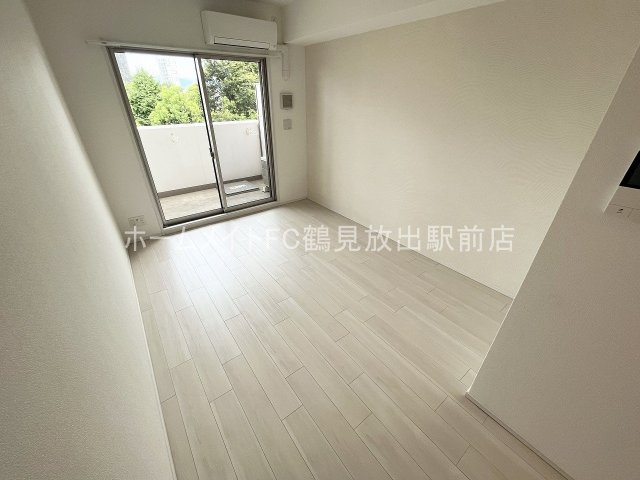 大阪市鶴見区放出東３丁目の賃貸マンションの洋室