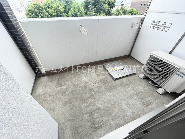 大阪市鶴見区放出東３丁目の賃貸マンションのバルコニー
