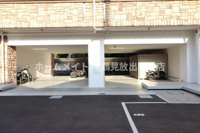 大阪市鶴見区放出東３丁目の賃貸マンションの駐車場