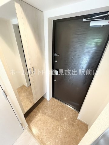 大阪市鶴見区放出東３丁目の賃貸マンションの玄関