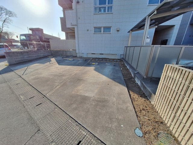 ハイネスの駐車場
