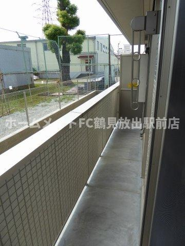 大阪市鶴見区中茶屋２丁目のハイツのバルコニー