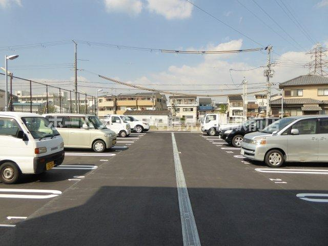 大阪市鶴見区中茶屋２丁目のハイツの駐車場