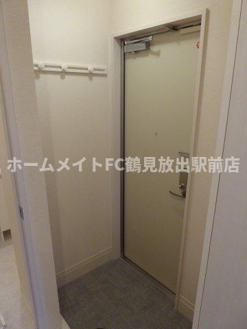 大阪市鶴見区中茶屋２丁目のハイツの玄関