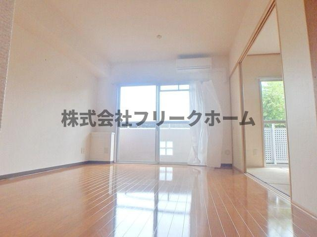 小金井市梶野町３丁目の賃貸マンションの居間・リビング