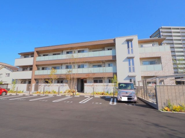 Ｅａｓｔ　Ｓｉｄｅ　Ｏｍａｃｈｉ