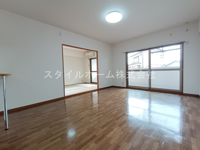 【居間・リビング】 | ボンヌシャンス壱番館 | イメージ写真です。