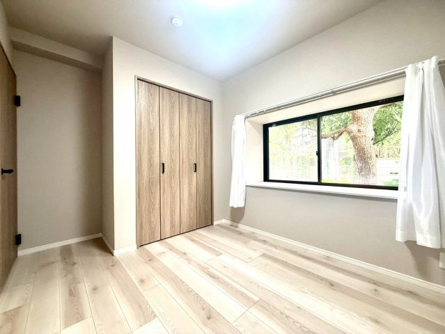 アイワマンション大船の洋室|静かな環境の中で落ち着いた時間を過ごせる、心安らぐ居室となっています。