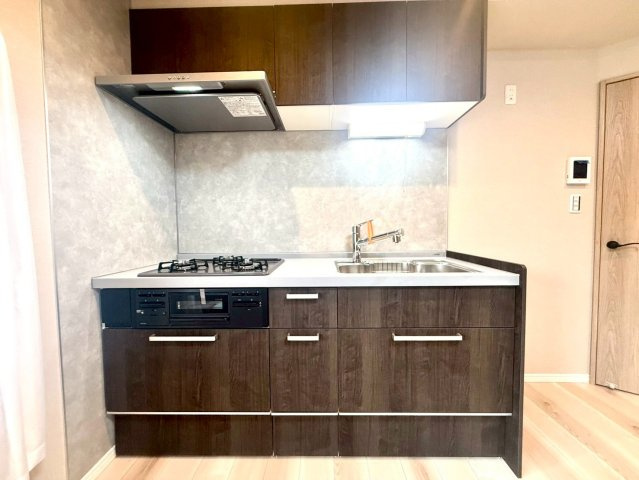 アイワマンション大船のキッチン|日常の使いやすさとデザイン性を兼ね備えたバランスの良いキッチンです。