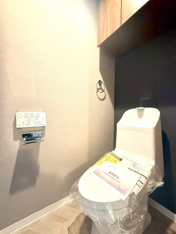 アイワマンション大船のトイレ|日常使いに配慮された設計で、快適性と清掃性を兼ね備えたバランスの良い空間です。