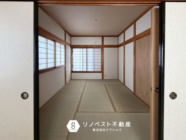 東大阪市北石切町の和室|バルコニーに繋がる和室です。
寝室としてピッタリです♪