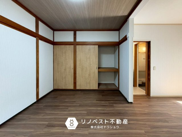 東大阪市北石切町の居間・リビング|リビングに収納付き！
日用品のストックや衣類の収納にぴったりです。