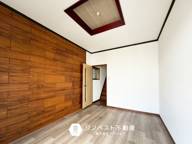 東大阪市北石切町の洋室|木目調で温かみのある1階洋室。
客間としてとても良い空間です♪