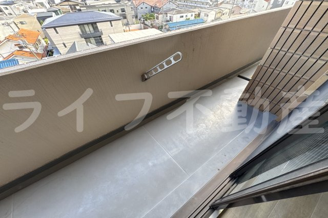 ラ・フォーレ高井田のバルコニー|暖かな日差しのふりそそぐバルコニー