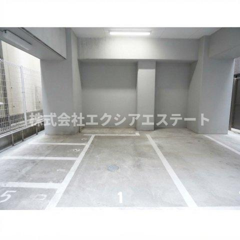 ピアグレース上本町の駐車場