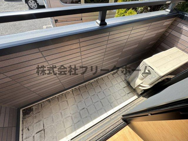 武蔵野市境南町３丁目のアパートのバルコニー