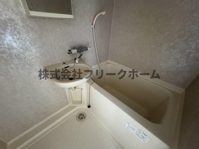 武蔵野市境南町３丁目のアパートの浴室