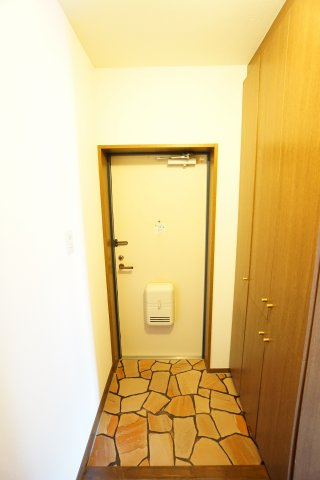 【玄関】 | エコガーデンA棟 | ※同物件・同タイプの写真です
