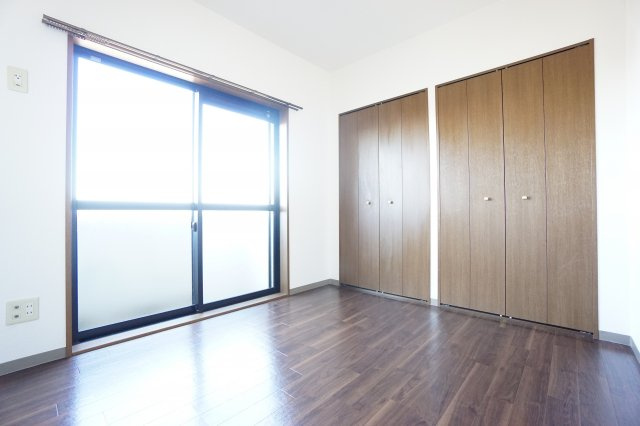【洋室】 | エコガーデンA棟 | ※同物件、同タイプ、間取り反転のお部屋です