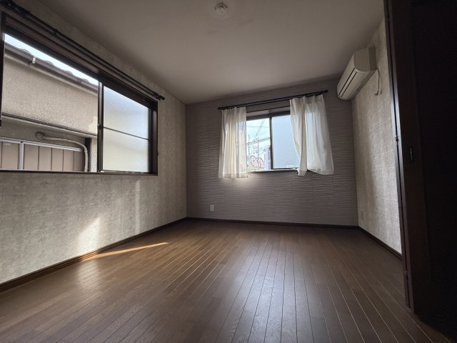 豊中市栗ヶ丘町戸建の洋室|２階の洋室です！
