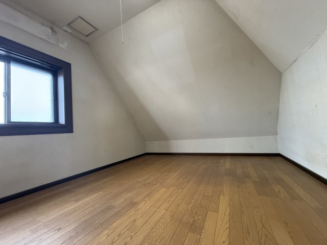 豊中市栗ヶ丘町戸建の洋室|3階西側洋室です！
