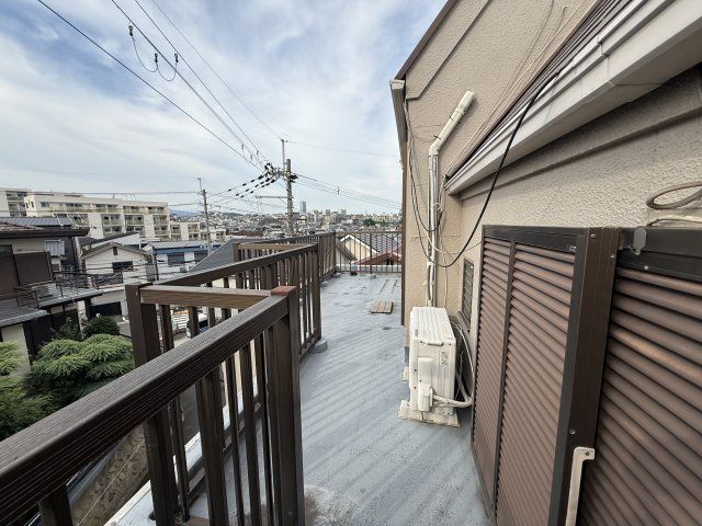 豊中市栗ヶ丘町戸建のバルコニー|３階北側バルコニーです！千里中央～箕面山系パノラマ眺望！