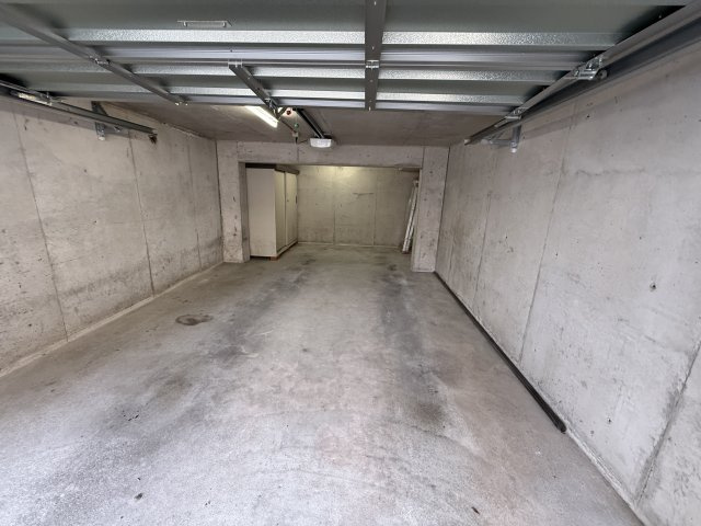 豊中市栗ヶ丘町戸建の駐車場|車庫内部の写真です！