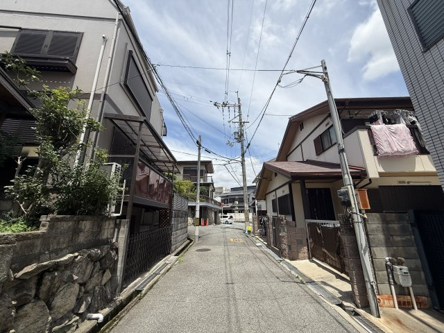 豊中市栗ヶ丘町戸建の前面道路含む現地写真|東側前面道路です！