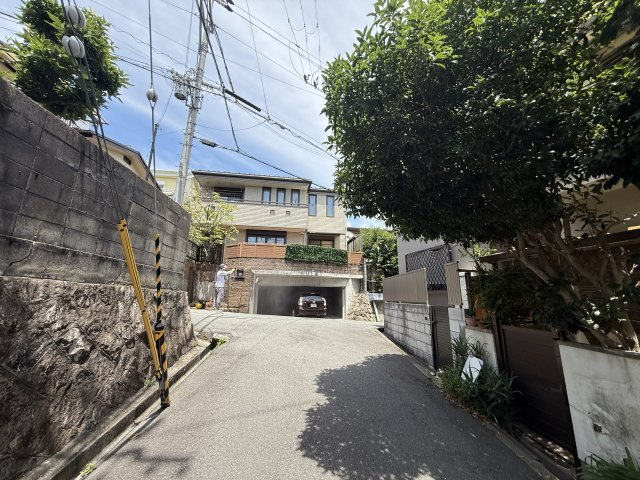豊中市栗ヶ丘町戸建の前面道路含む現地写真|西側前面道路です！