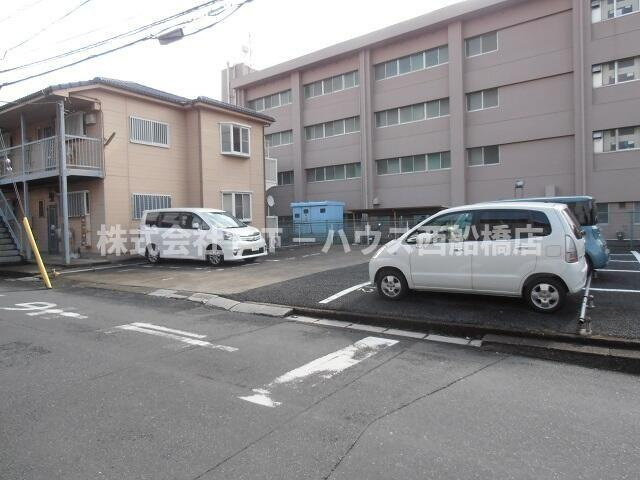 ドミールアキＡの駐車場