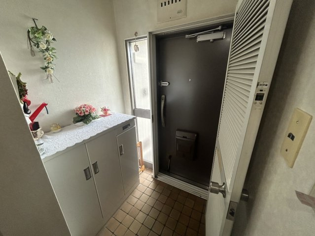 ローズコーポ千里B棟の玄関