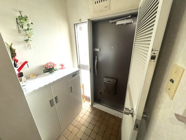 ローズコーポ千里B棟の玄関