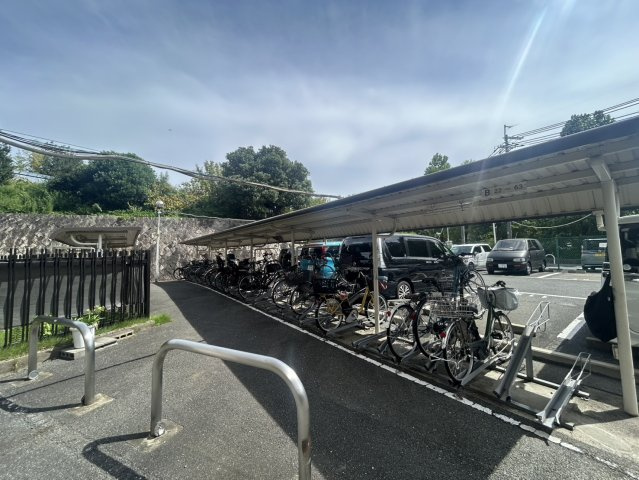 ローズコーポ千里B棟の駐輪場