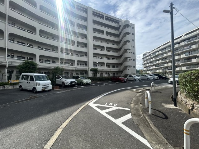 ローズコーポ千里B棟の駐車場