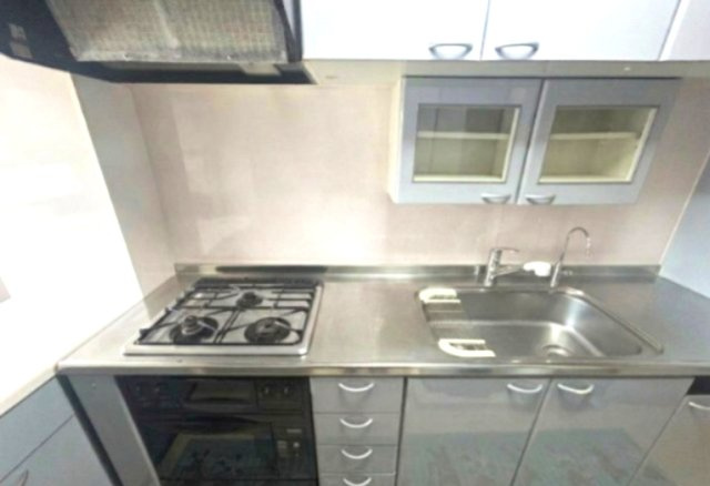 ローズコーポ千里B棟のキッチン|※居住中につき、家具消し加工を施しています。現状と相違しますので、現地優先となります。