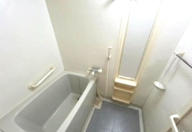 ローズコーポ千里B棟の浴室|※居住中につき、家具消し加工を施しています。現状と相違しますので、現地優先となります。