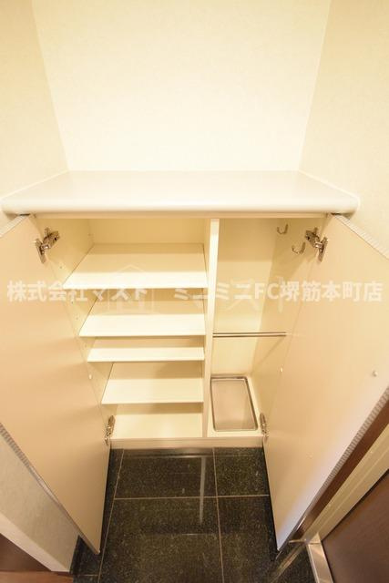 大阪市北区南森町２丁目の賃貸マンションの玄関