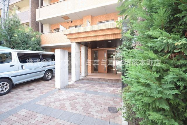 大阪市北区南森町２丁目の賃貸マンションのエントランス