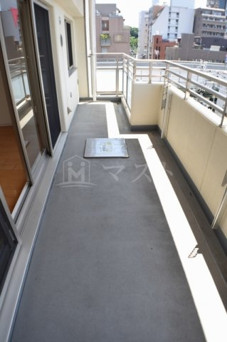 大阪市中央区日本橋２丁目の賃貸マンションのバルコニー